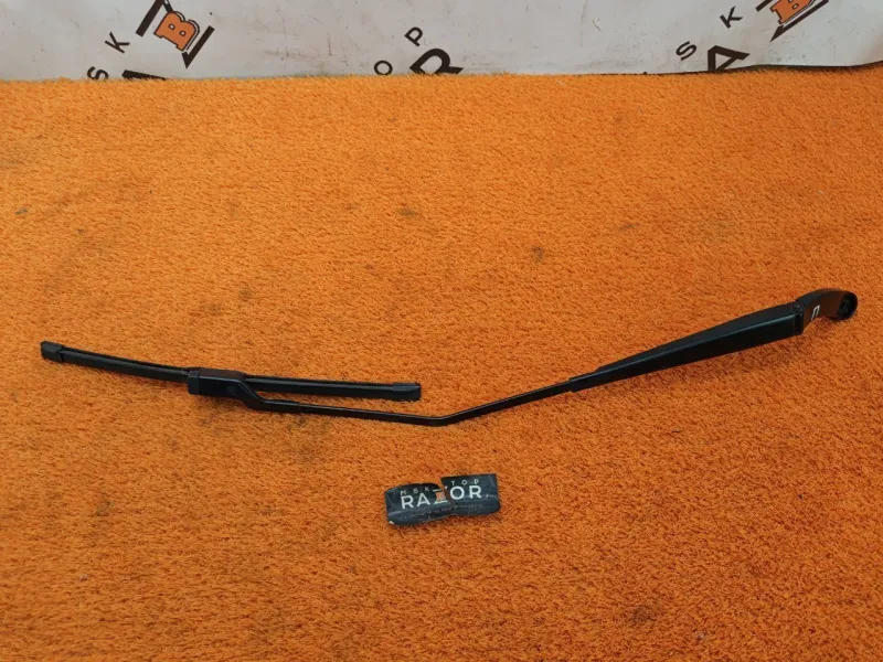 поводок стеклоочистителя