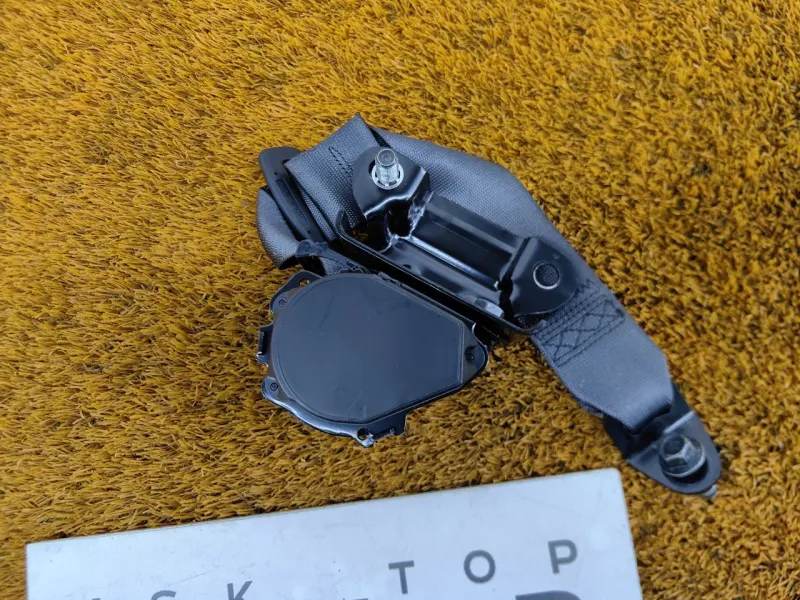 Ремень безопасности