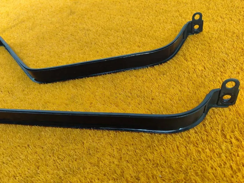 Крепление топливного бака