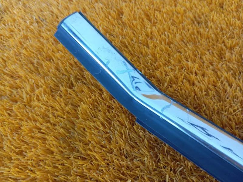 Молдинг стекла