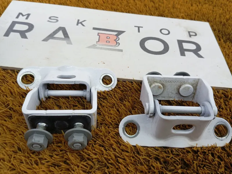 Петля двери багажника