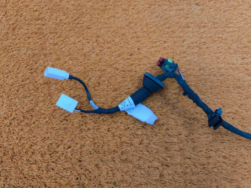 Электропроводка крышки багажника