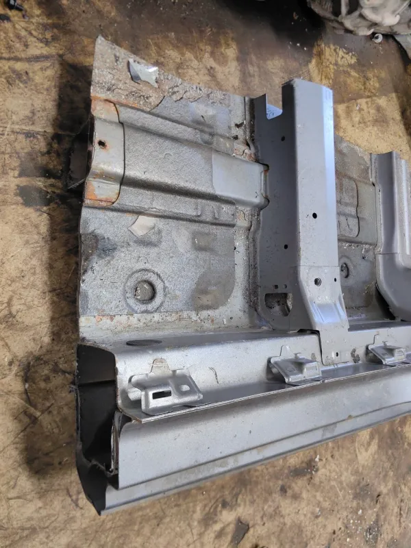 Порог с центральной стойкой