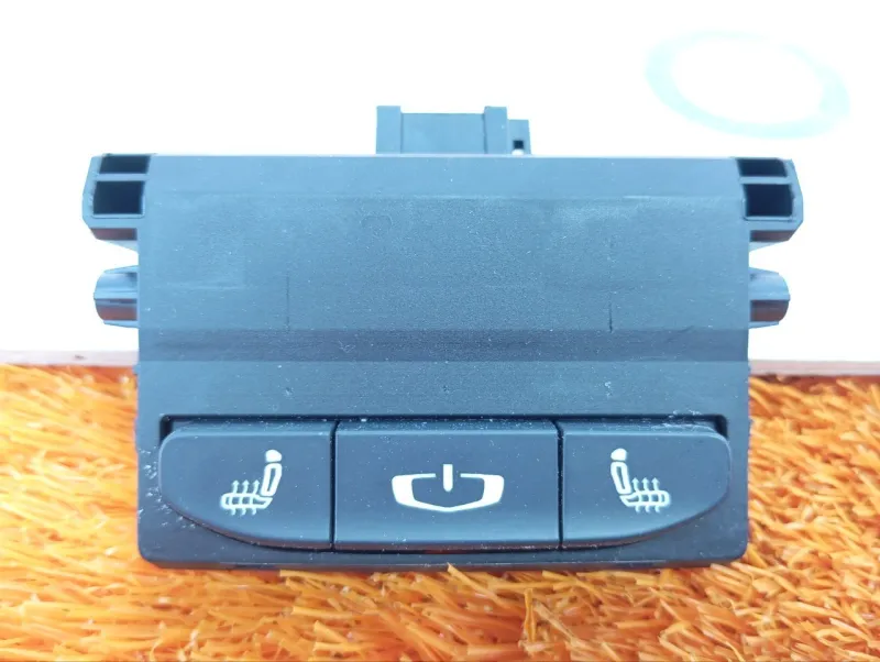 Кнопка обогрева сидений