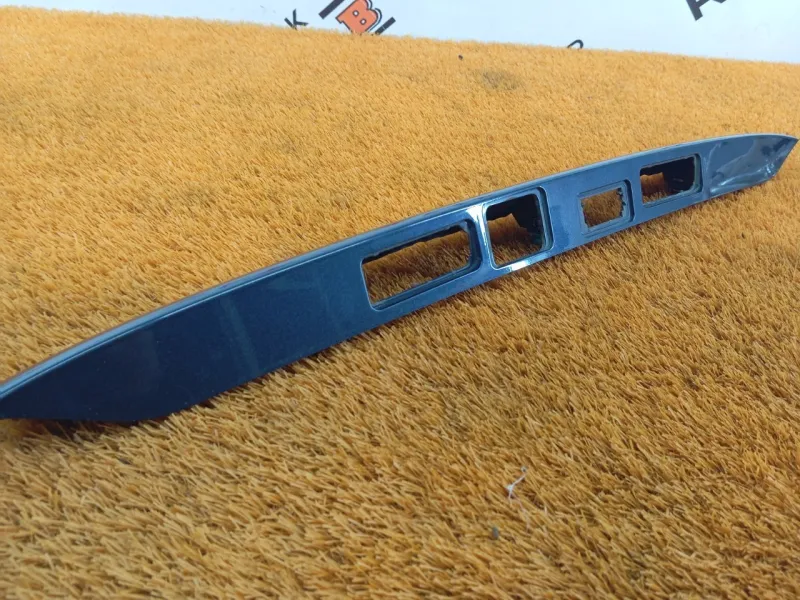 Накладка крышки багажника