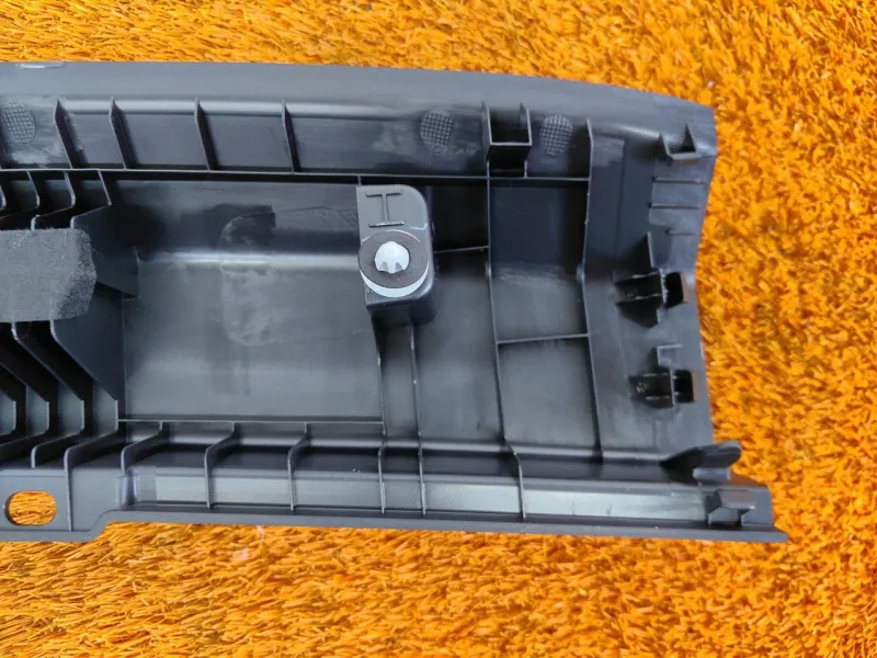 Накладка замка багажника