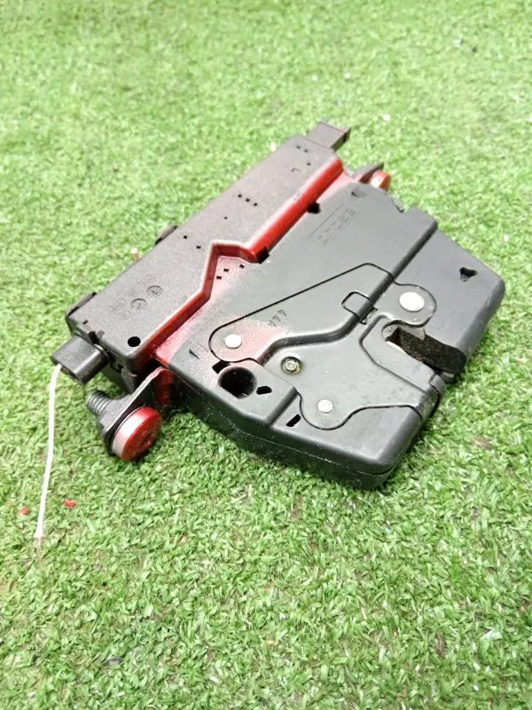 Замок багажника