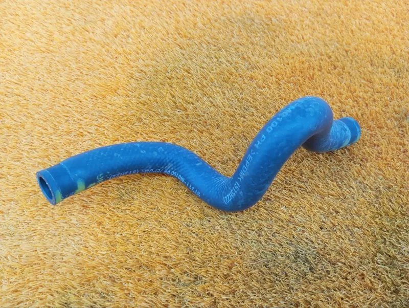 Патрубок системы охлаждения