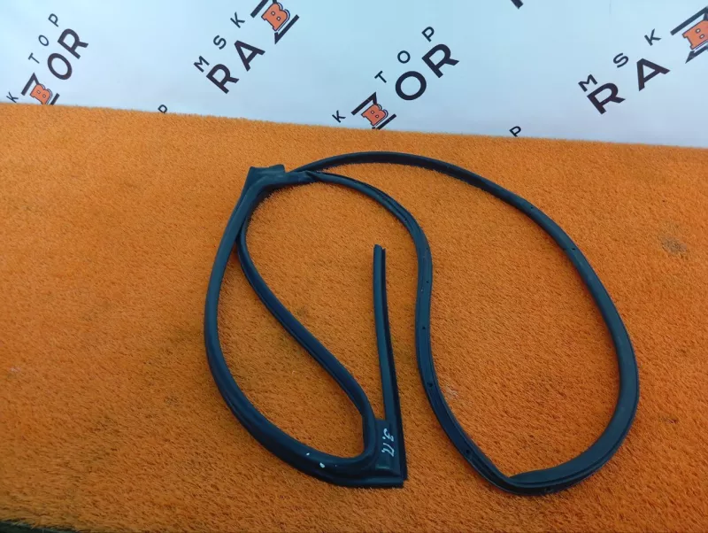 Уплотнитель двери