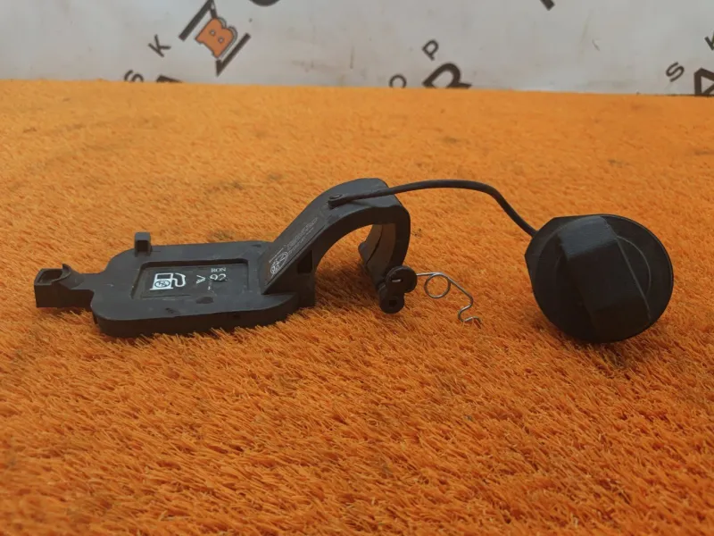 Лючок топливного бака