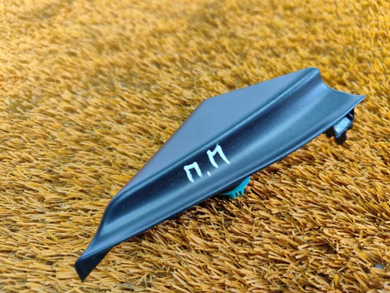 Уголок двери