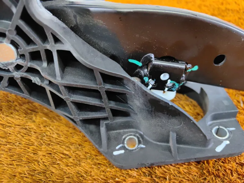 Педаль тормоза