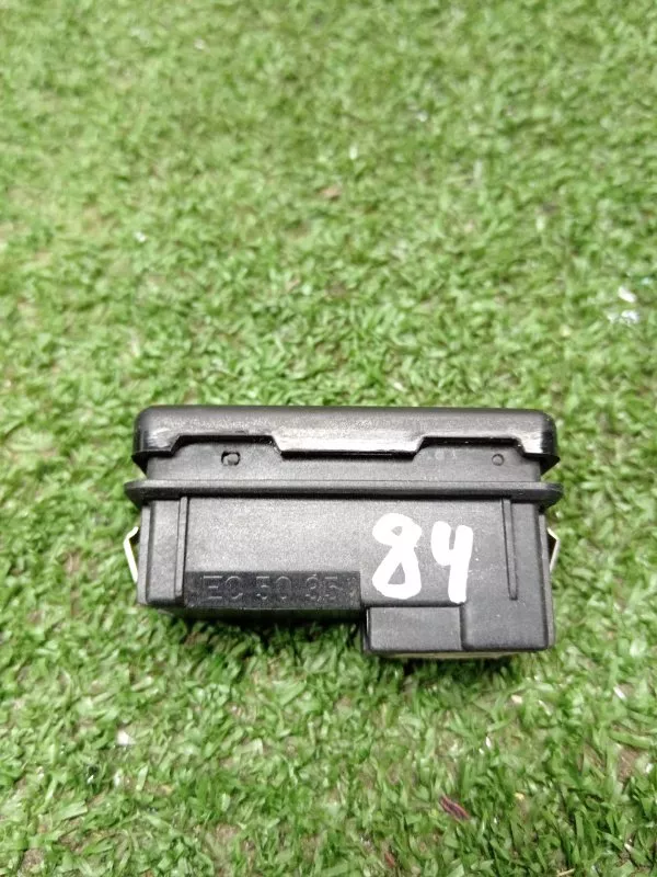 Кнопка открывания багажника BMW 7-Series 2005 8375580 E65/E66, задняя