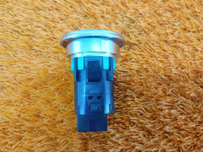 Кнопка запуска двигателя