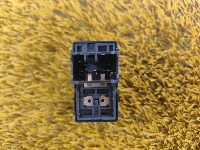 Кнопка стеклоподъемника