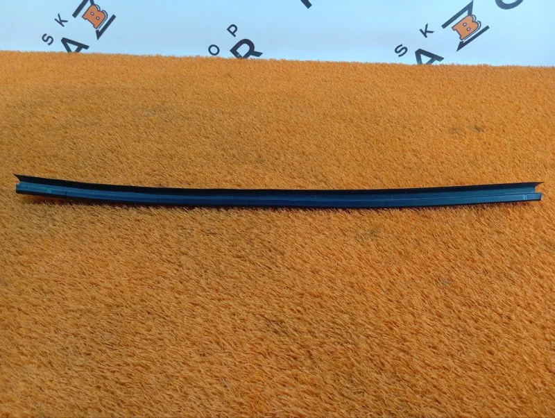 Уплотнитель стекла двери