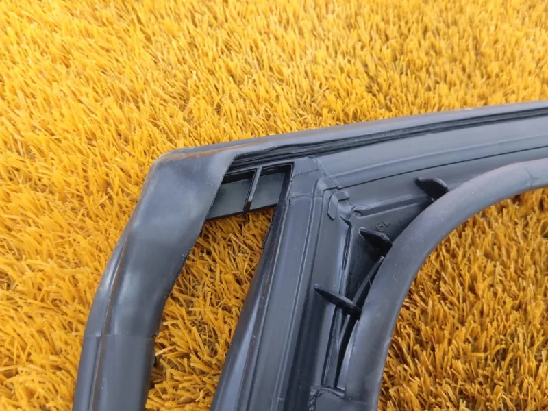 Уплотнитель стекла двери