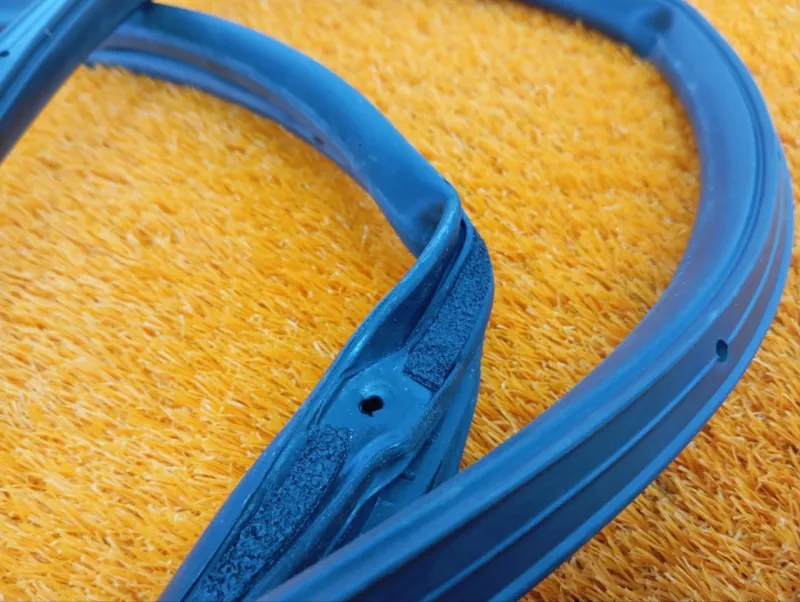 Уплотнитель двери