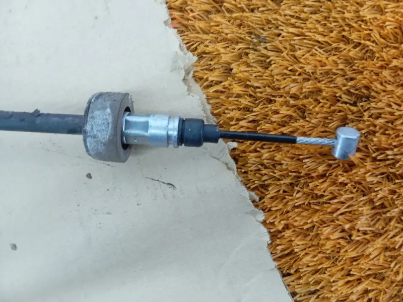 Трос стояночного тормоза