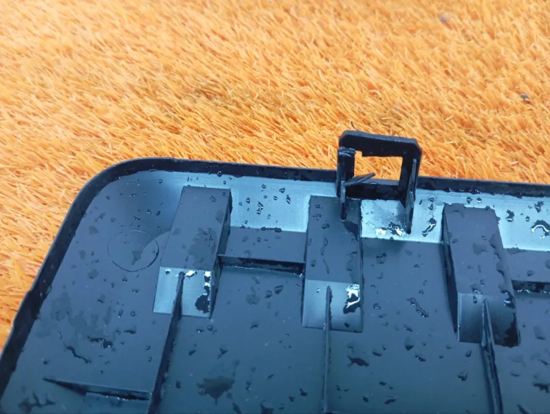 Крышка короба аккумулятора