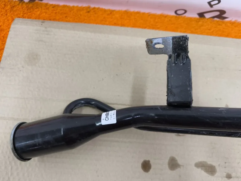 Горловина топливного бака