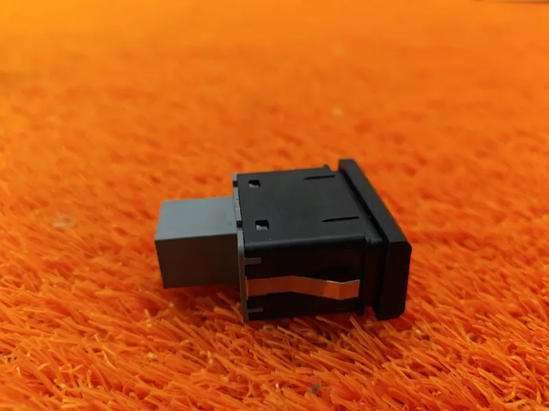 Кнопка обогрева сидений