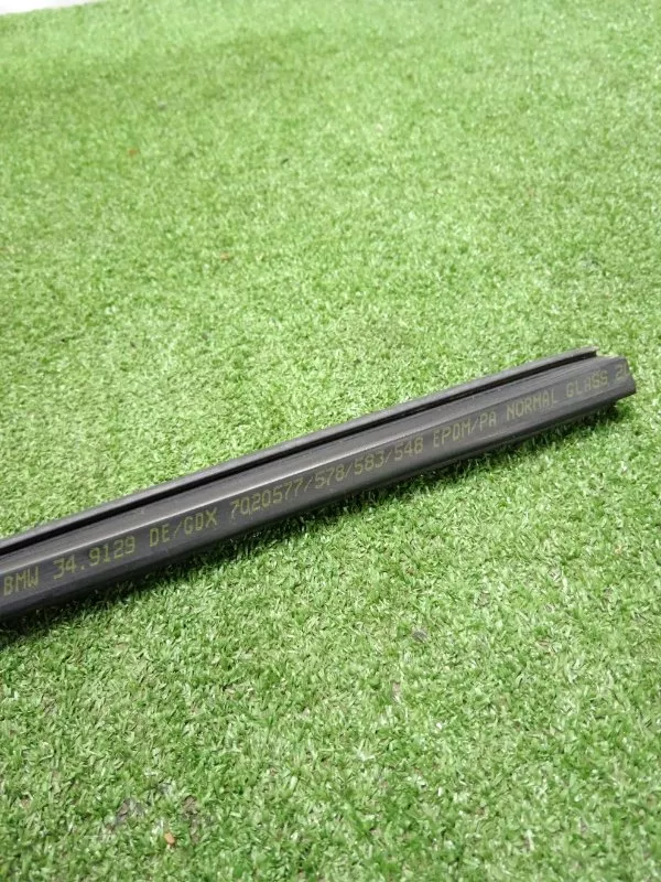 Уплотнитель стекла двери