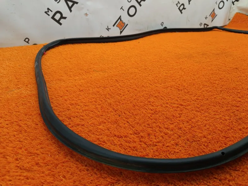 Уплотнитель двери