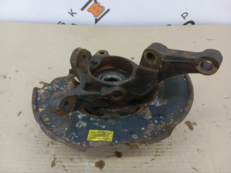 Кулак поворотный