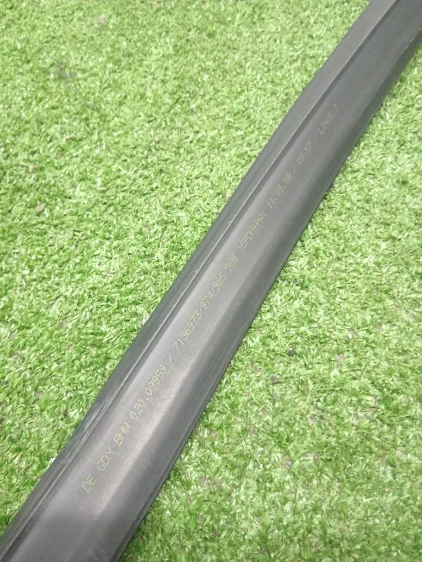 Уплотнитель стекла двери