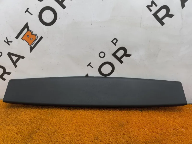 Накладка крышки багажника