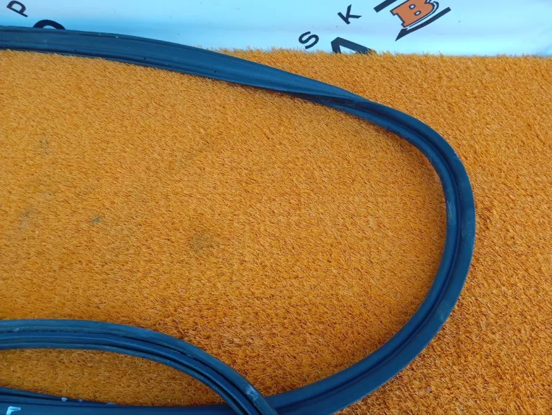 Уплотнитель багажника