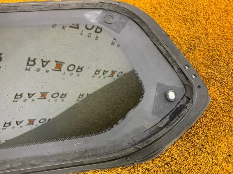 Стекло кузовное глухое