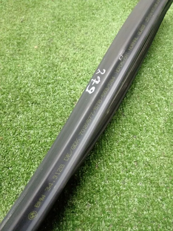 Уплотнитель стекла двери