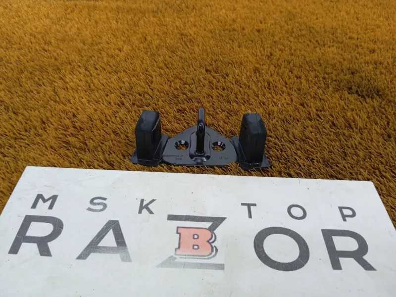 Ответная часть замка багажника