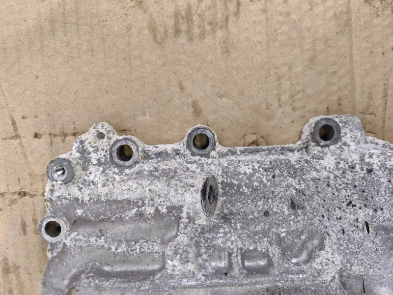 Крышка двигателя передняя