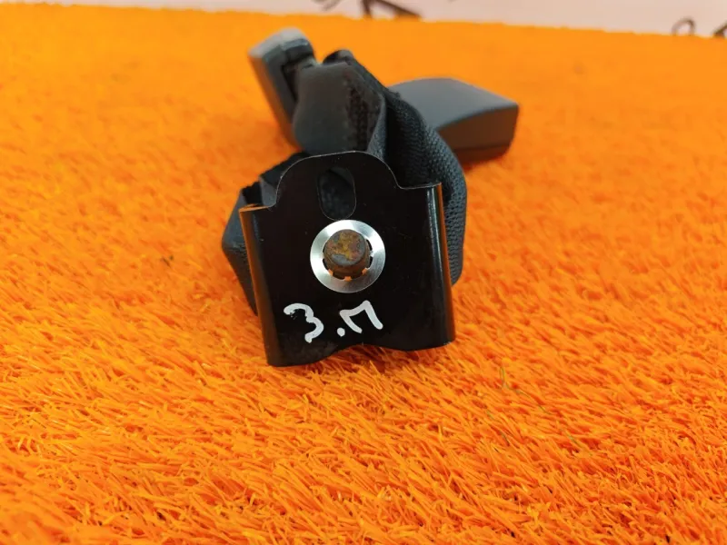 Ответная часть ремня безопасности