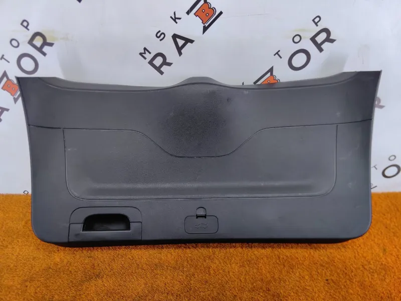 Обшивка двери багажника