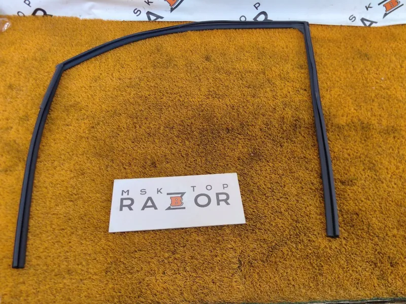 Уплотнитель стекла двери