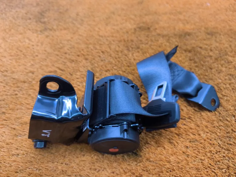 Ремень безопасности