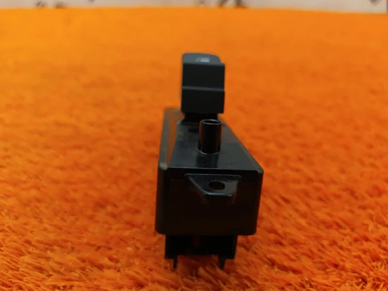 Кнопка стеклоподъемника