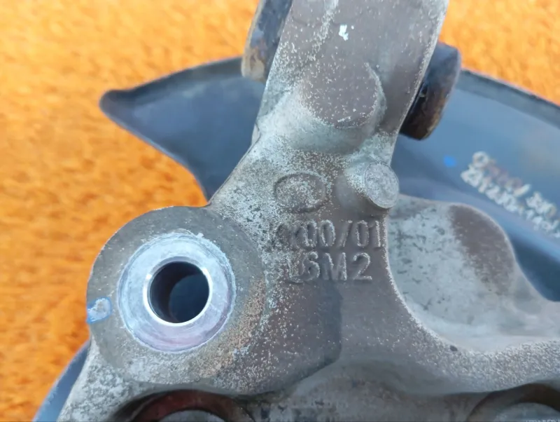 Кулак поворотный