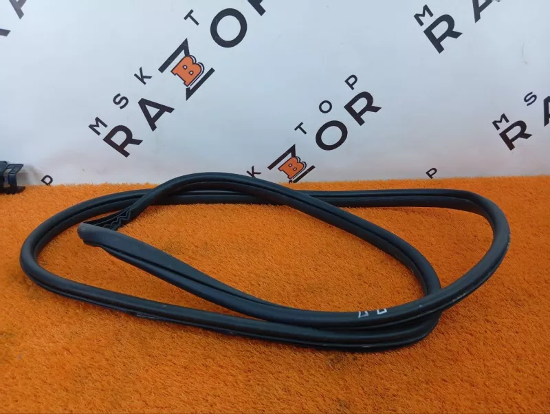 Уплотнитель проема двери