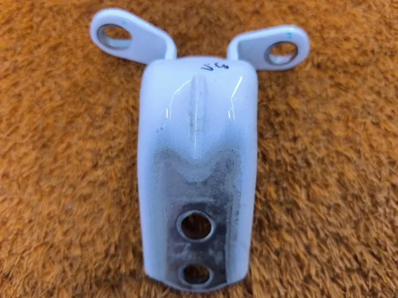 Петля двери