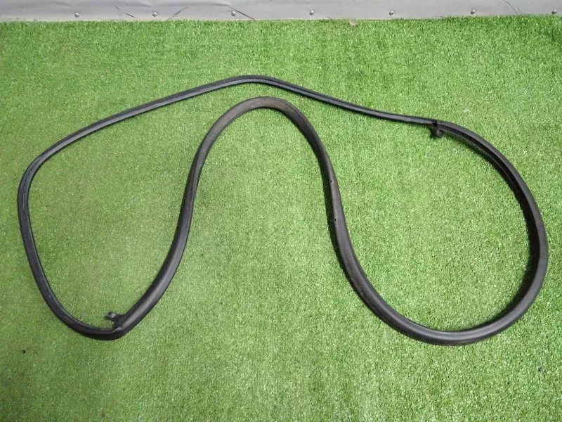 Уплотнительная резинка боковой двери