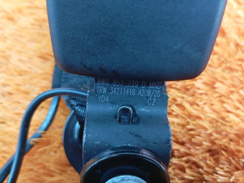 Ответная часть ремня безопасности