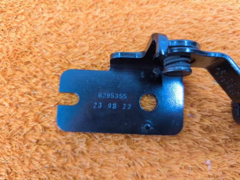 Ответная часть ремня безопасности