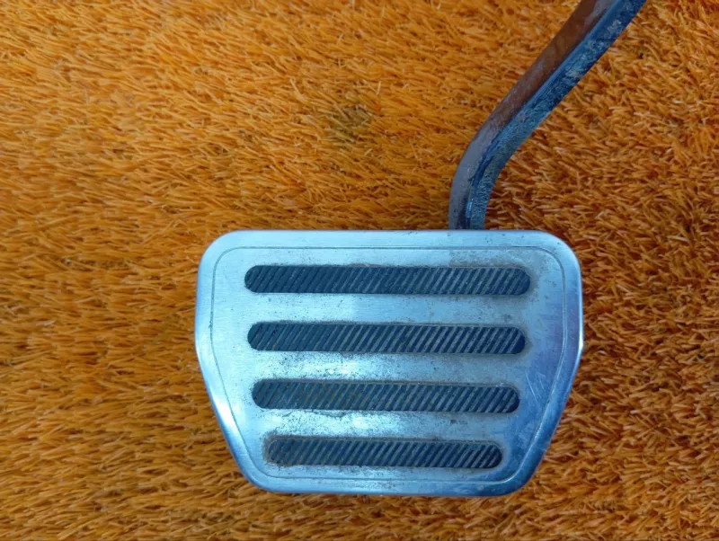 Педаль тормоза