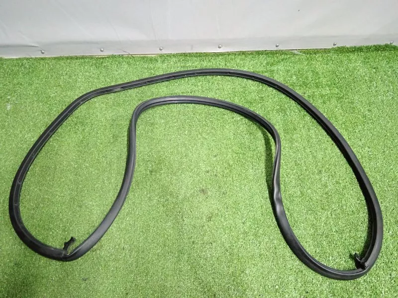 Уплотнительная резинка боковой двери