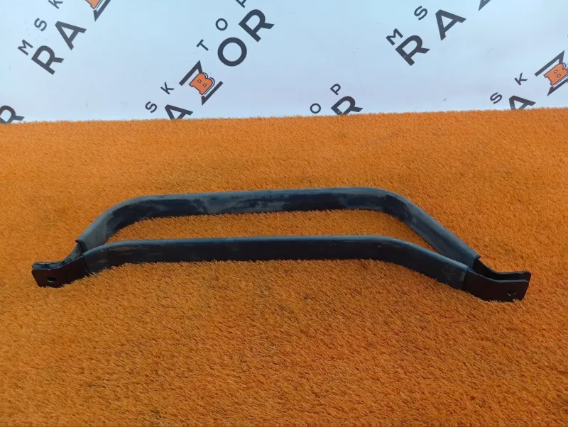 Крепление топливного бака